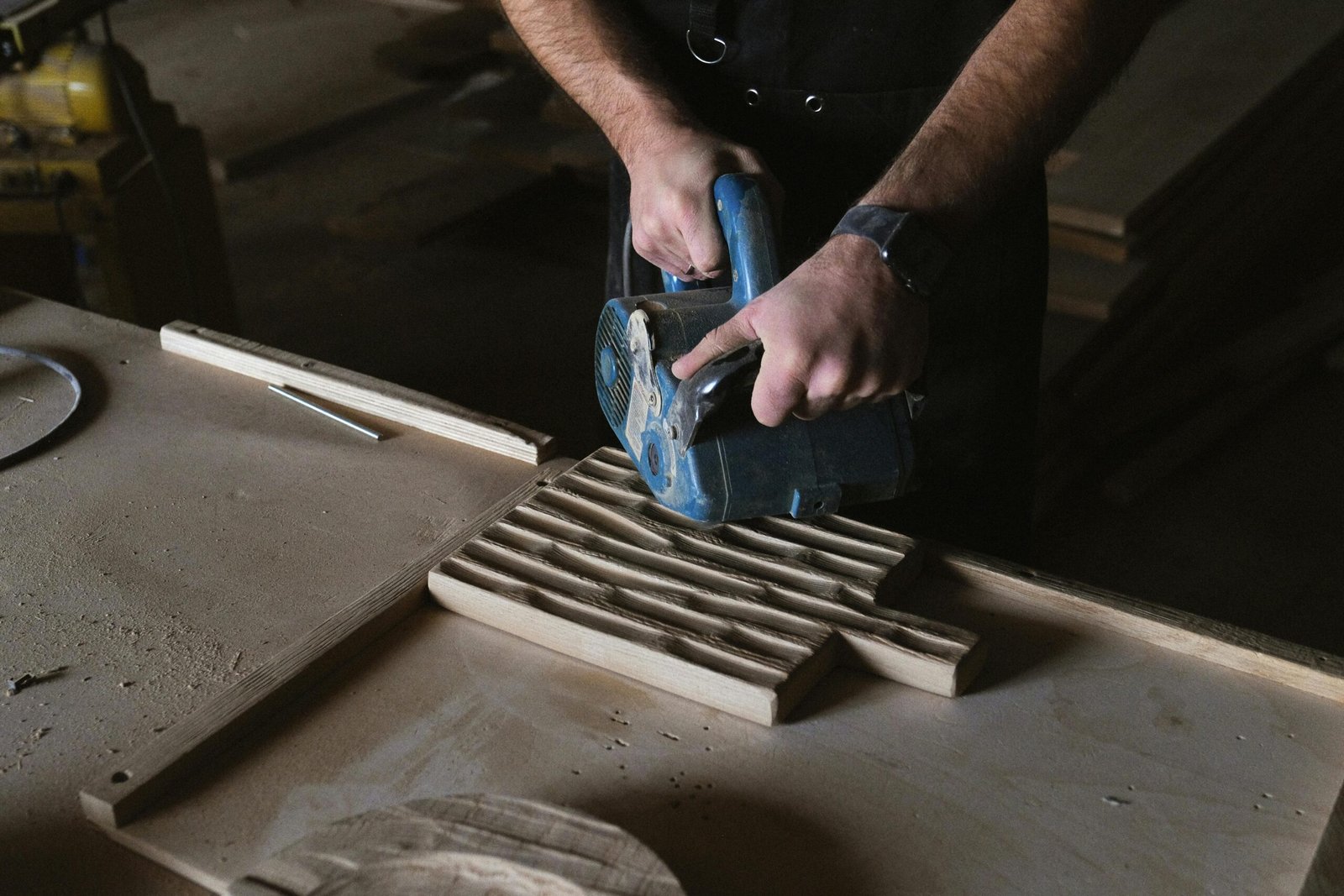Read more about the article How Carpentry Works in Dubai Shape Modern Interiors