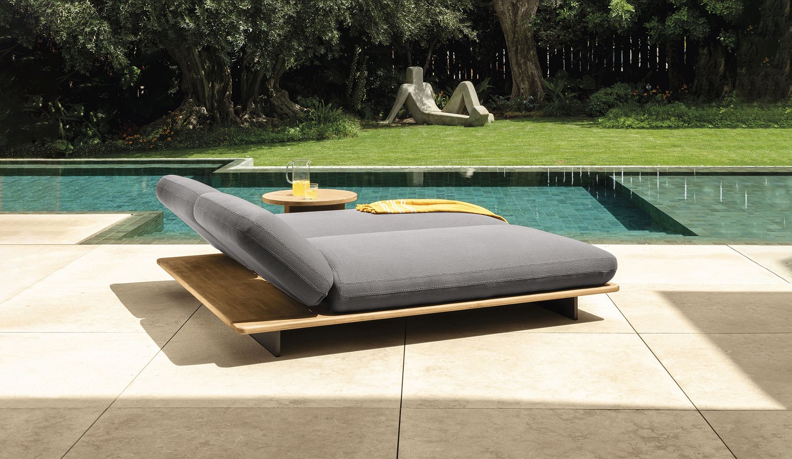 Read more about the article Outdoor Sun Bed Buying Guide